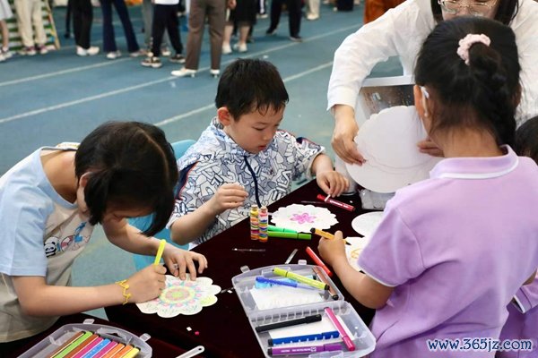 2026齐门大中小学生身心健康季宣宣西席看成举办。北京市教委供图