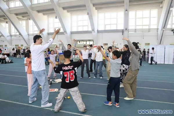 2026齐门大中小学生身心健康季宣宣西席看成举办。北京市教委供图